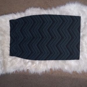 Size Medium bodycon pencil skirt in teal and black